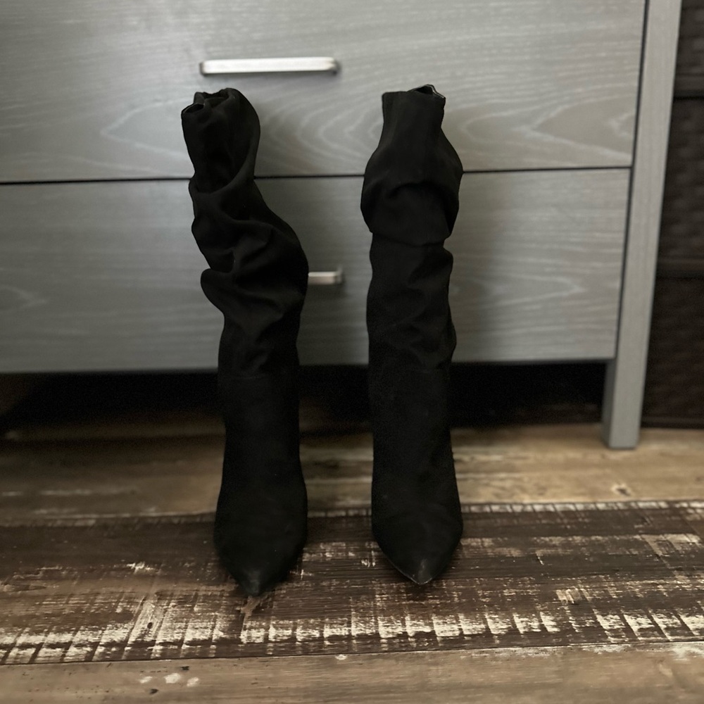 Jessica Simpson”Layla” Pull On Mid-Knee Slouched Pointy Stiletto High Heel Boots